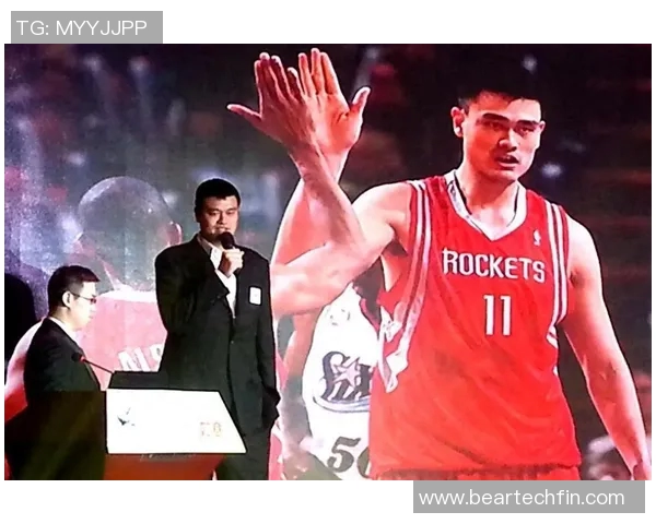 姚明面对困境无奈神情流露引发球迷热议与共鸣 姚明面对困境无奈神情流露引发球迷热议与共鸣