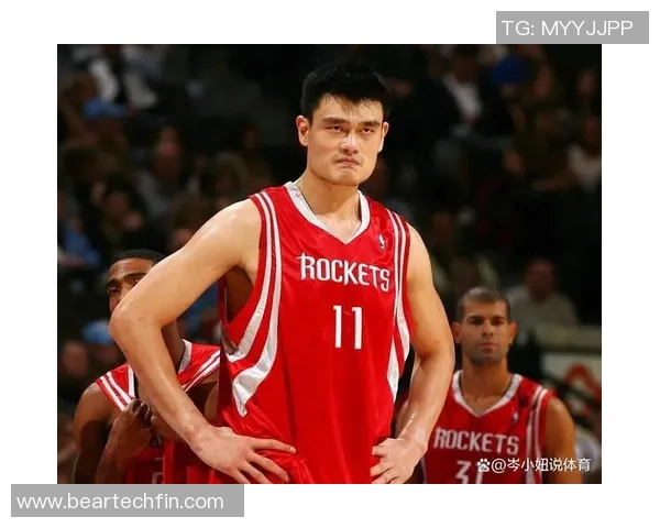 姚明手腕细却展现出巨人风范的篮球魅力与力量之美 姚明手腕细却展现出巨人风范的篮球魅力与力量之美