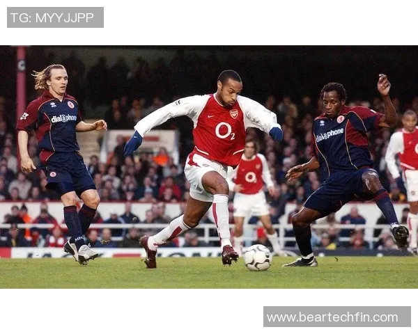 世界顶级大中锋足球明星盘点与他们的辉煌成就解析