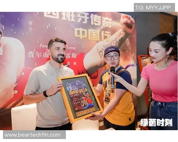 足球明星亲自送出限量版裤子与球迷互动引发热议 足球明星亲自送出限量版裤子与球迷互动引发热议